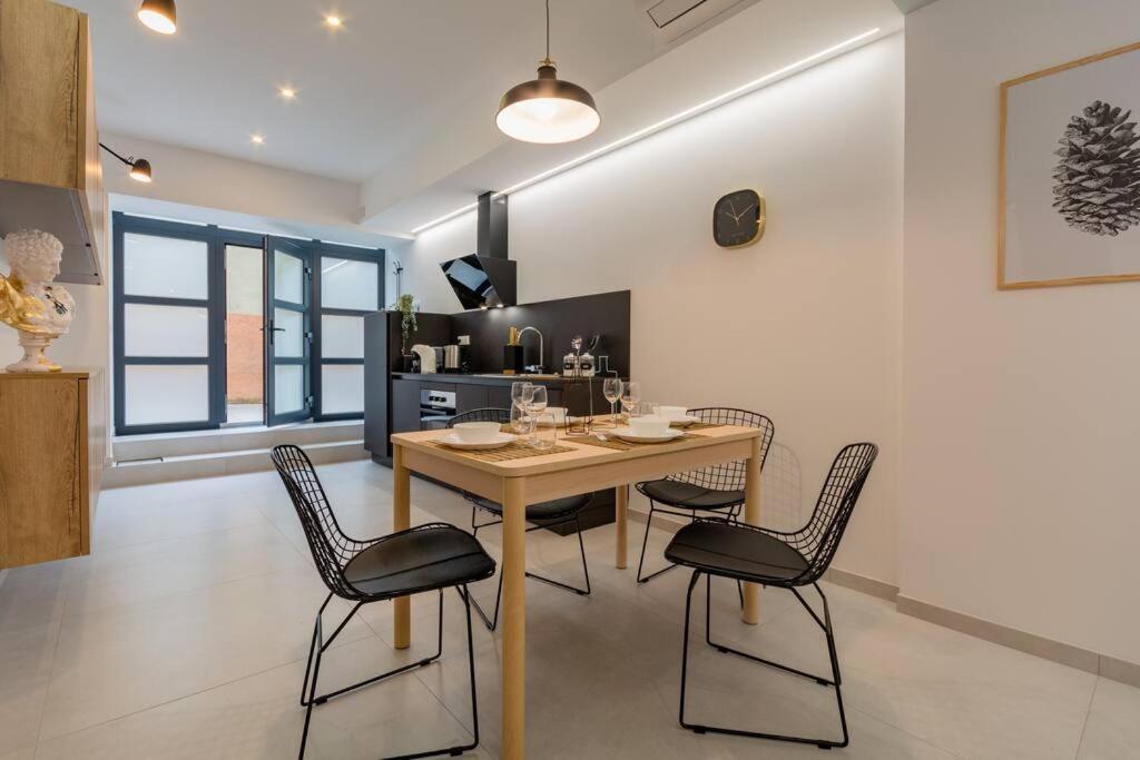 Apartment Battle Kitchen Loft *